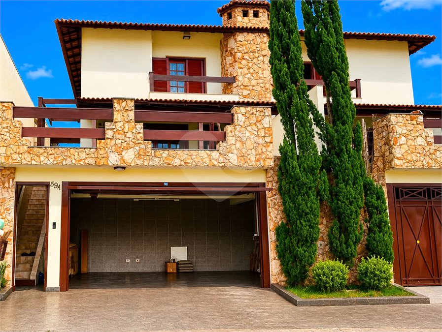 Sobrado à venda com 3 quartos, sendo 1 suíte, em Chácara Recanto Verde, Cotia, SP