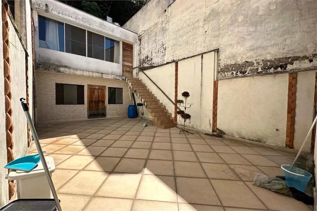 Sobrado à venda com 4 quartos, sendo 2 suítes,  em Vila Ipojuca, São Paulo, SP