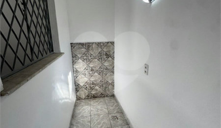 Casa à venda ou para alugar com 1 quarto em Campo Grande, Rio de Janeiro, RJ