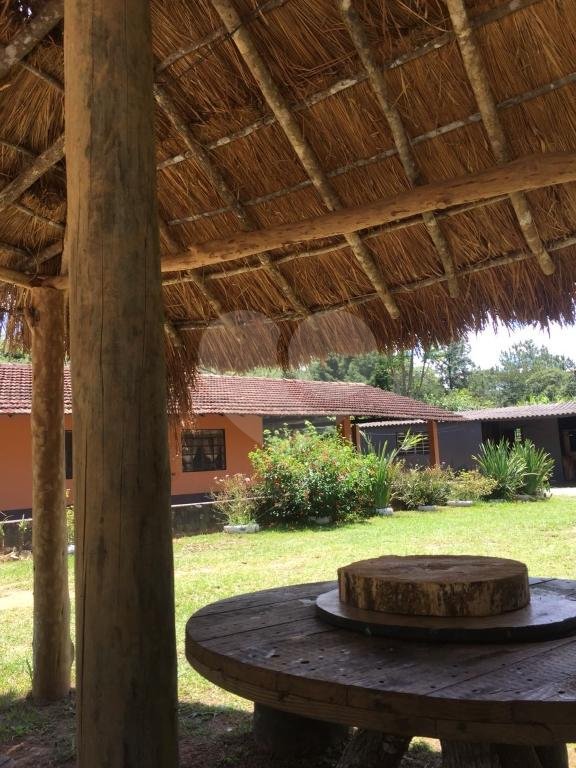 Casa à venda com 6 quartos, sendo 2 suítes,  em Roseira, Mairiporã, SP
