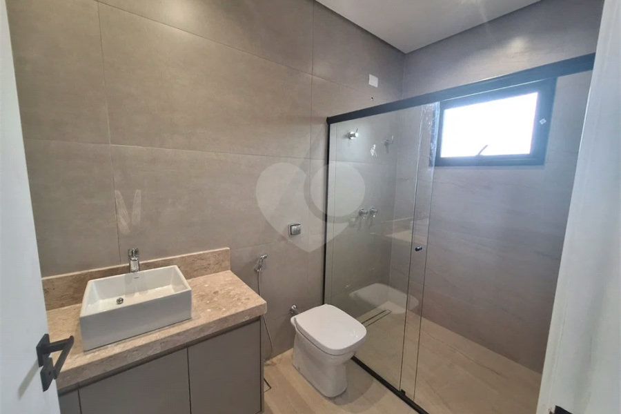 Casa NOVA com 03 suítes , piscina e condomínio com lazer completo!
