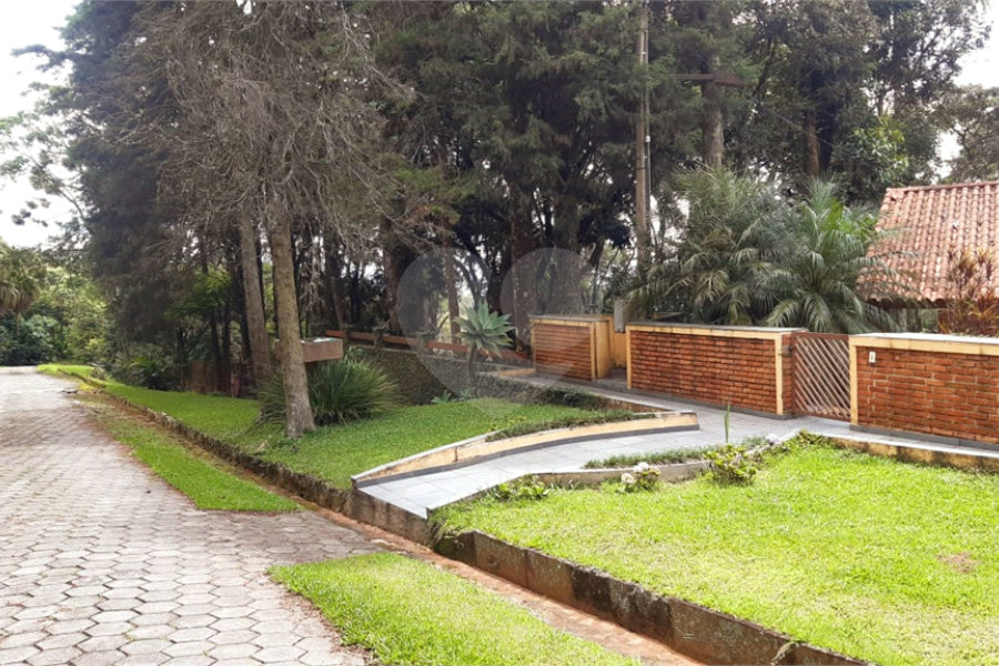 Casa à venda com 3 quartos, sendo 1 suíte, no condomínio Jardim da Monntanha Ii, Mairiporã - SP