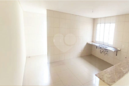 Sobrado à venda com 3 quartos, sendo 1 suíte,  em Cidade São Francisco, São Paulo, SP