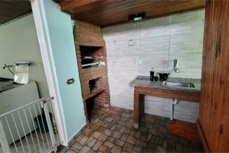 Casa à venda com 4 quartos, sendo 1 suíte, em Parque Maria Domitila, São Paulo, SP