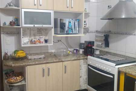 Sobrado à venda com 3 quartos, sendo 1 suíte,  em Vila do Castelo, São Paulo, SP