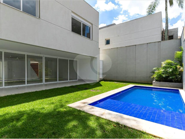 Casa à venda com 4 suítes no condomínio Hípica Garden, São Paulo - SP