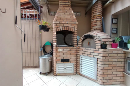 Sobrado à venda com 4 quartos, sendo 1 suíte,  em Jardim Prudência, São Paulo, SP