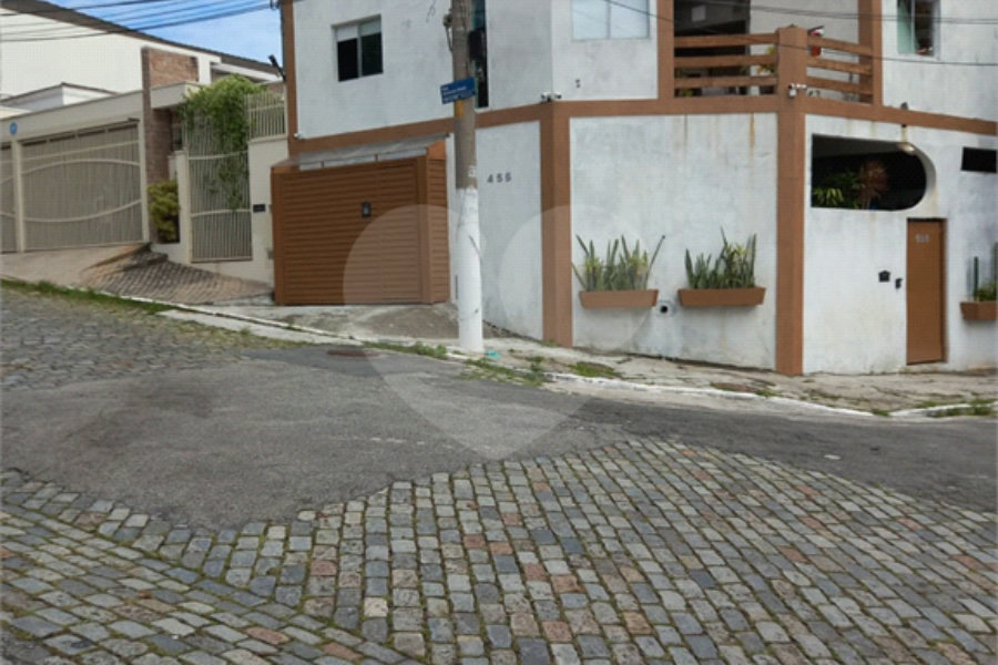 Sobrado à venda ou para alugar com 3 quartos, sendo 13 suítes, em Santana, São Paulo, SP