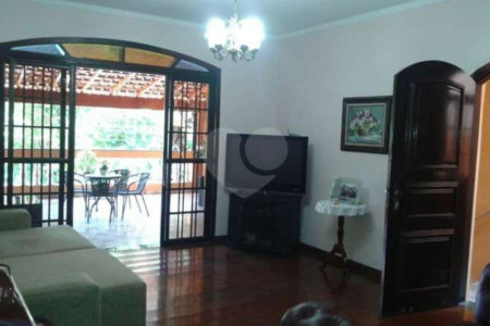 Sobrado à venda com 3 quartos, sendo 1 suíte, em Jardim das Vertentes, São Paulo, SP