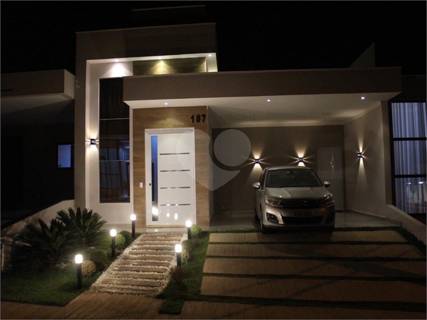 Casa à venda com 3 quartos, sendo 2 suítes, no condomínio Residencial Mantova, Indaiatuba - SP
