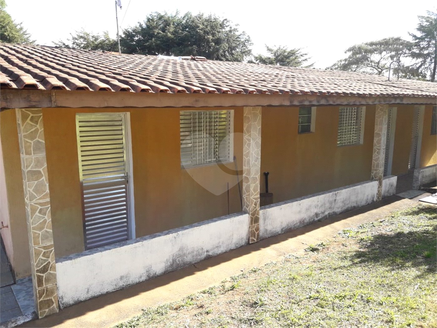 Chácara à venda com 8 quartos, sendo 3 suítes, no Centro, Toledo, MG