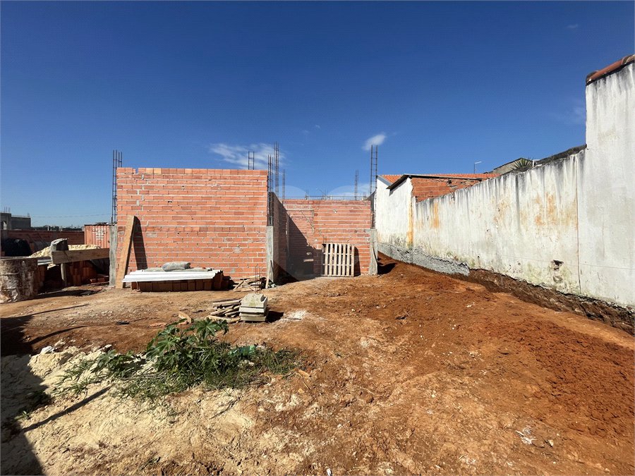 Casa à venda com 3 quartos, sendo 1 suíte, no condomínio Tivolli Residencial, Itapetininga - SP
