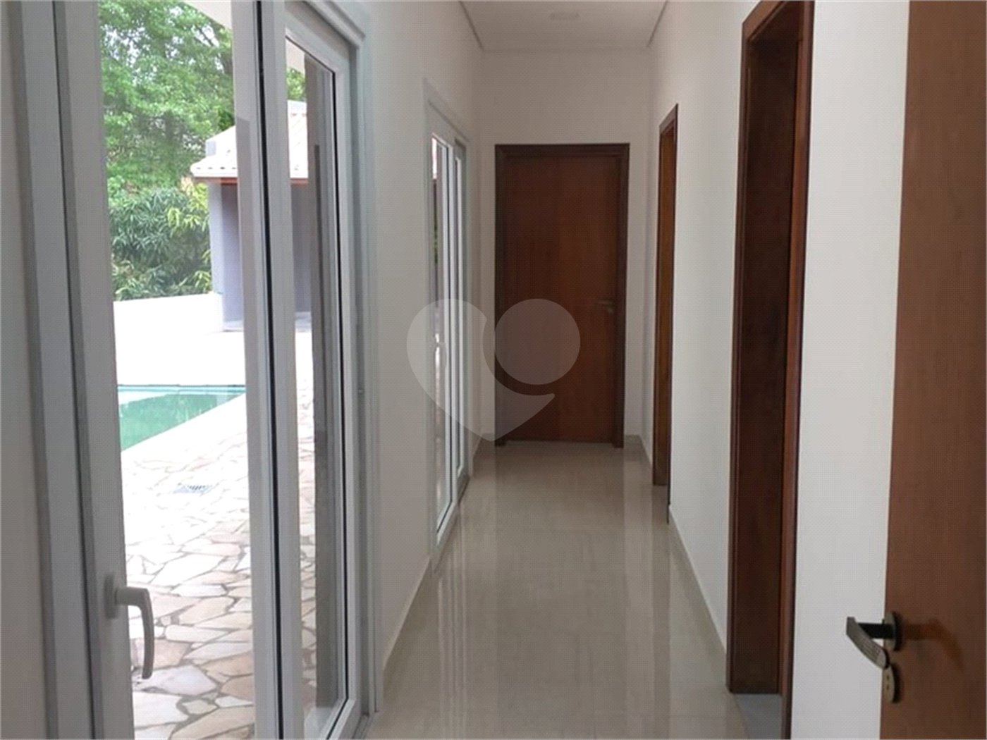 Casa à venda com 2 quartos, sendo 1 suíte, no condomínio Figueira Garden, Atibaia - SP