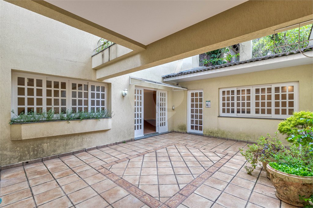 Casa à venda com 4 quartos, sendo 2 suítes, em Jardim Luzitânia, São Paulo, SP