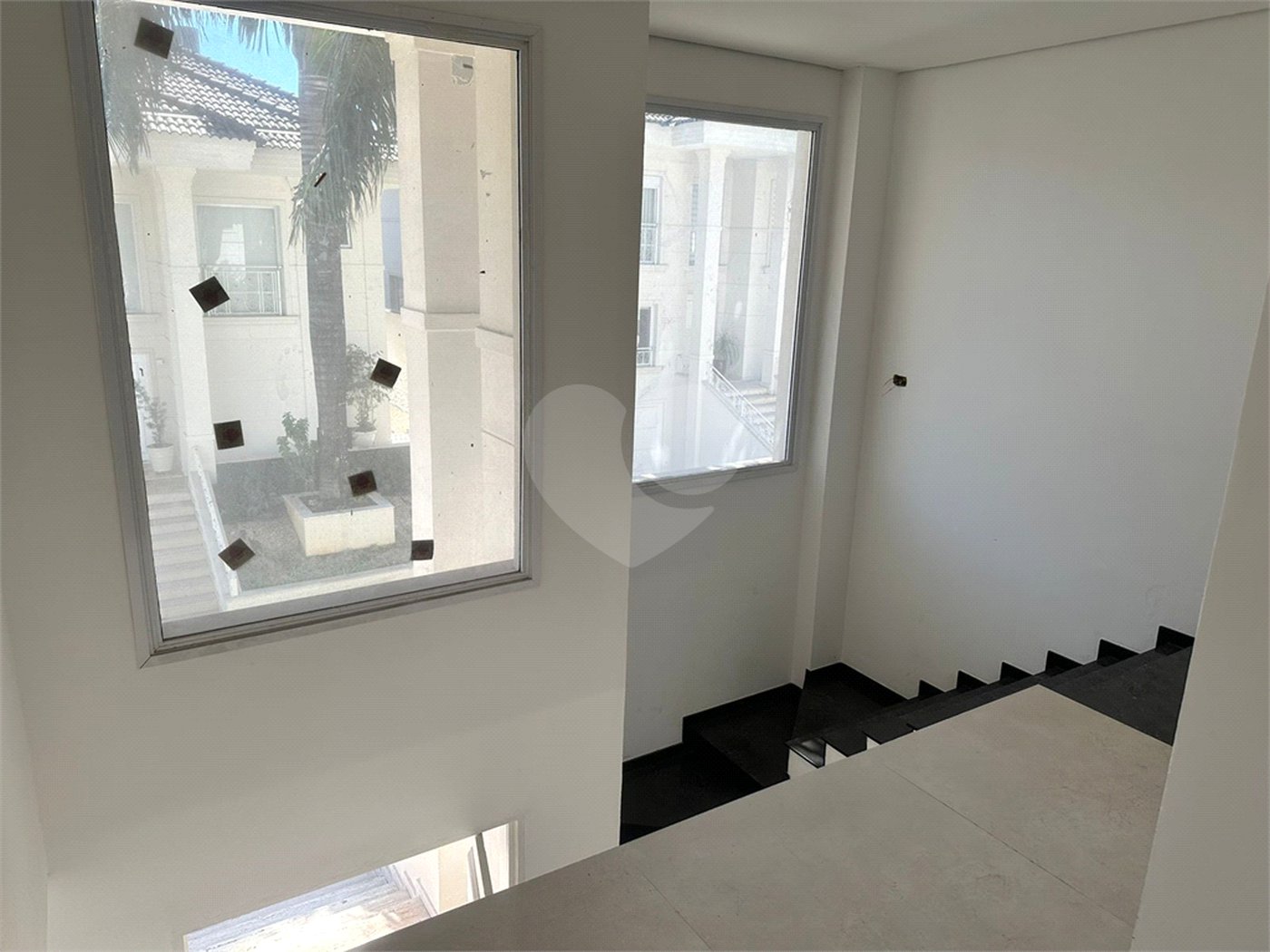 Casa à venda com 4 suítes no condomínio Villaggio Houda, São Paulo - SP