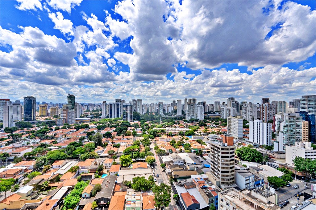 Apartamento à venda com 4 quartos, sendo 2 suítes,  em Jardim das Acácias, São Paulo, SP
