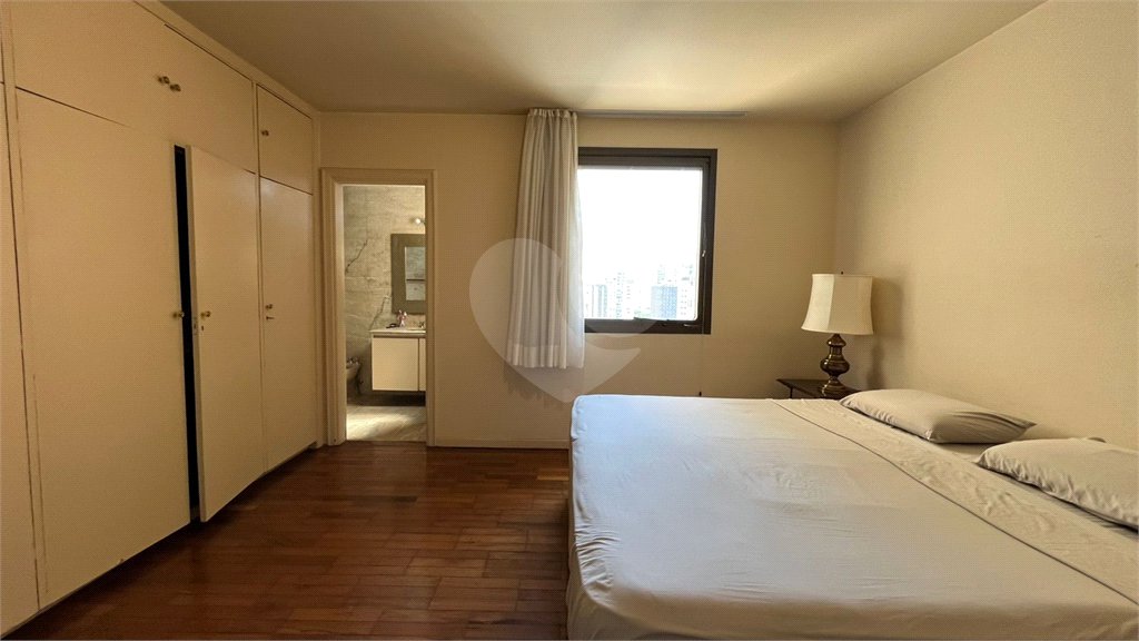 Apartamento à venda com 4 quartos, sendo 3 suítes, em Itaim Bibi, São Paulo, SP