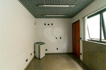 Casa à venda com 8 quartos, sendo 2 suítes, em Indianópolis, São Paulo, SP