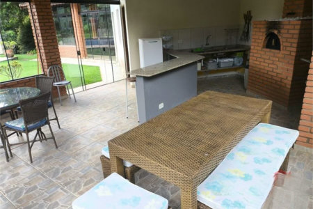 Casa à venda com 3 suítes no condomínio Granja Verediana, Ibiúna - SP