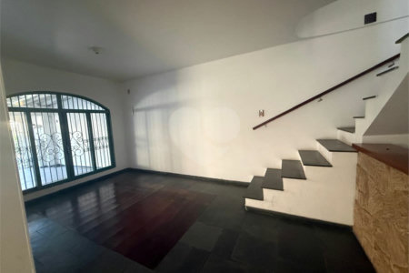 Sobrado à venda com 3 quartos, sendo 1 suíte,  em Vila Santo Antônio, São Paulo, SP