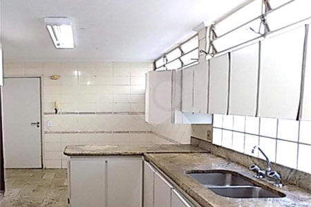 Sobrado à venda com 4 quartos, sendo 1 suíte, em Pinheiros, São Paulo, SP