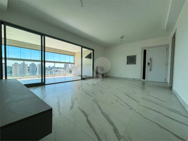 Apartamento à venda com 3 quartos, sendo 1 suíte,  em Jardim Marajoara, São Paulo, SP