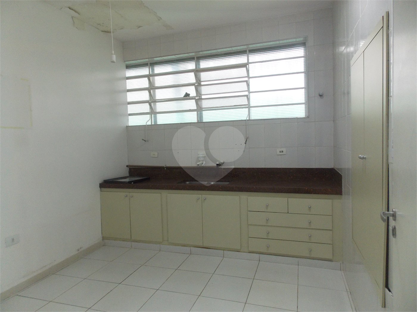 Casa à venda ou para alugar com 15 quartos, sendo 5 suítes,  no Centro, Atibaia, SP