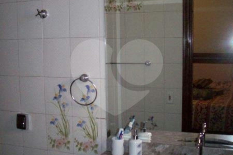 Sobrado à venda com 3 suítes em Carandiru, São Paulo, SP