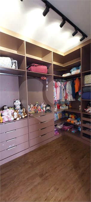Casa à venda com 3 suítes no condomínio Figueira Garden, Atibaia - SP