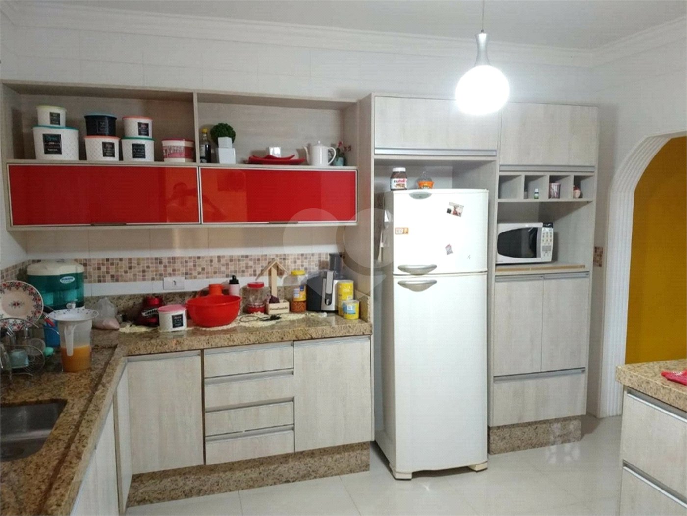 Sobrado à venda com 3 quartos, sendo 1 suíte,  em Jardim Santa Rita de Cássia, Suzano, SP