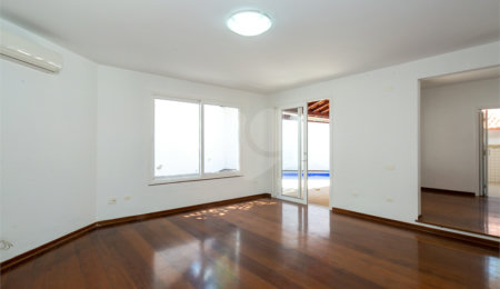 Sobrado à venda com 5 quartos, sendo 3 suítes,  em Alto da Boa Vista, São Paulo, SP