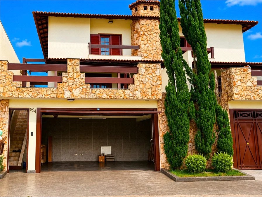 Sobrado à venda com 3 quartos, sendo 1 suíte,  em Chácara Recanto Verde, Cotia, SP