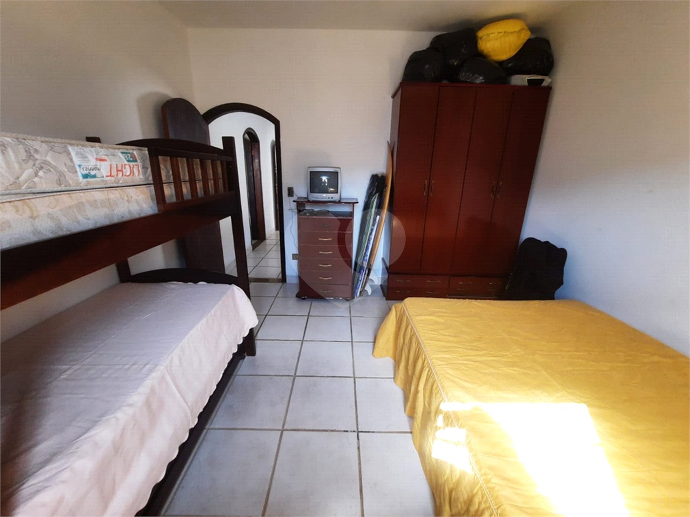 Casa à venda com 3 quartos, sendo 1 suíte,  em Jardim Aruan, Caraguatatuba, SP