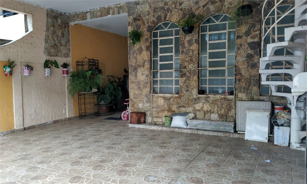 Sobrado à venda com 3 quartos, sendo 1 suíte, em Jardim Tabatinga, Guarulhos, SP