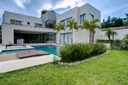 Casa à venda com 5 suítes em Jardim Cordeiro, São Paulo, SP
