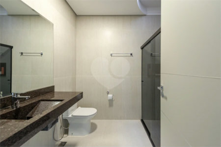 Casa à venda com 4 suítes no condomínio Vale da Santa Fé, Vinhedo - SP
