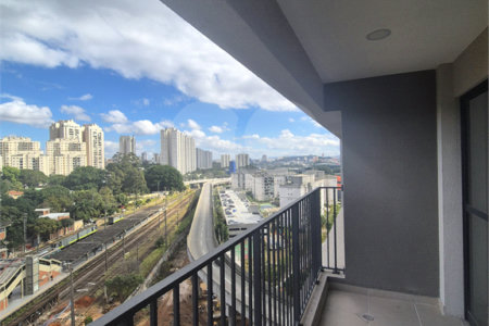 Apartamento à venda com 3 quartos, sendo 1 suíte, em Vila Anastácio, São Paulo, SP