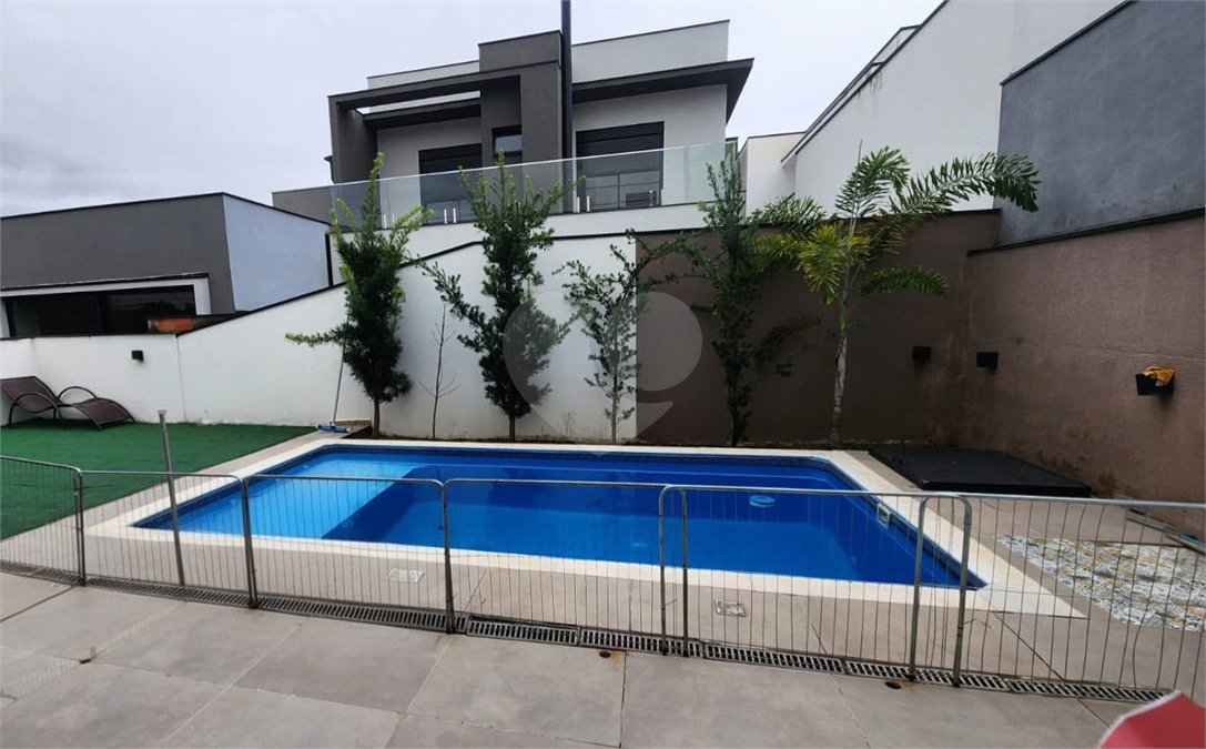 Casa à venda com 4 quartos, sendo 1 suíte, no condomínio Sun Lake, Sorocaba - SP