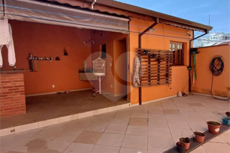 Casa à venda com 4 quartos, sendo 2 suítes,  em Vila Oliveira, Mogi das Cruzes, SP