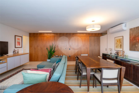 Apartamento à venda com 3 suítes em Campo Belo, São Paulo, SP