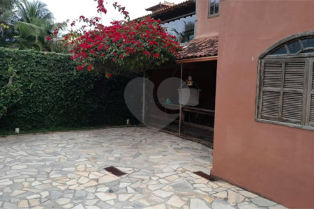 Casa à venda com 4 quartos, sendo 2 suítes, em Albatroz, Armação dos Búzios, RJ