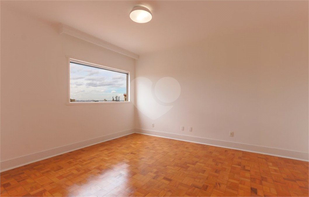 Apartamento à venda com 3 quartos, sendo 1 suíte,  em Santa Cecília, São Paulo, SP