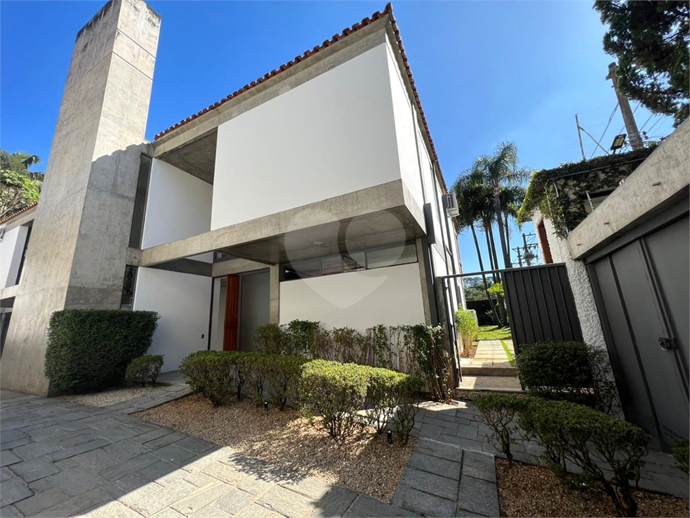 Sobrado para alugar com 5 quartos, sendo 4 suítes, em Jardim Everest, São Paulo, SP