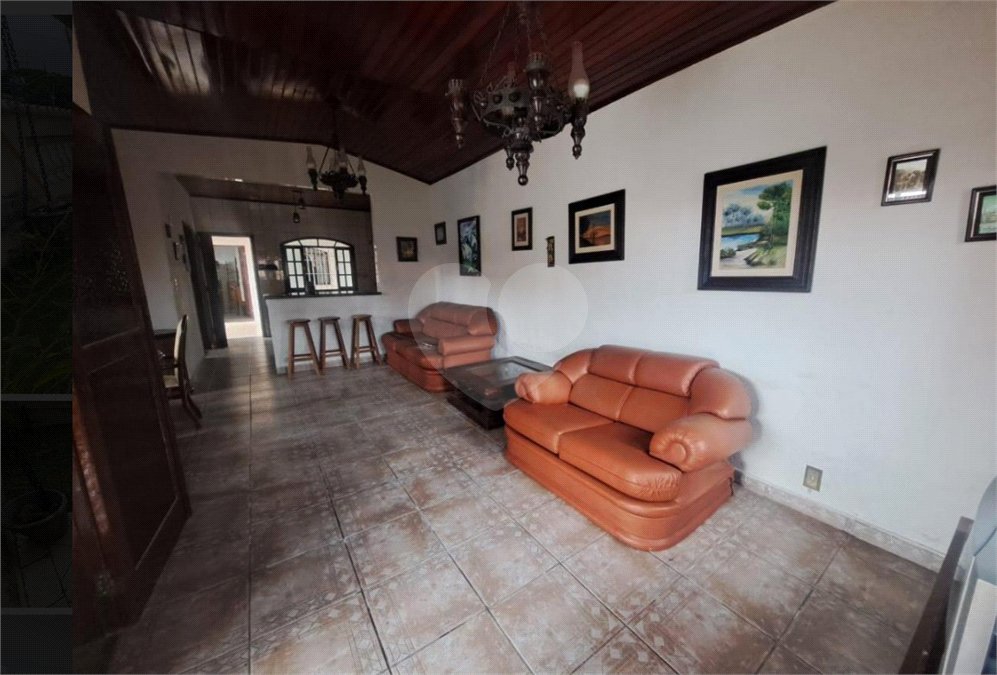 Casa à venda com 4 quartos, sendo 1 suíte, em Indaiá, Caraguatatuba, SP