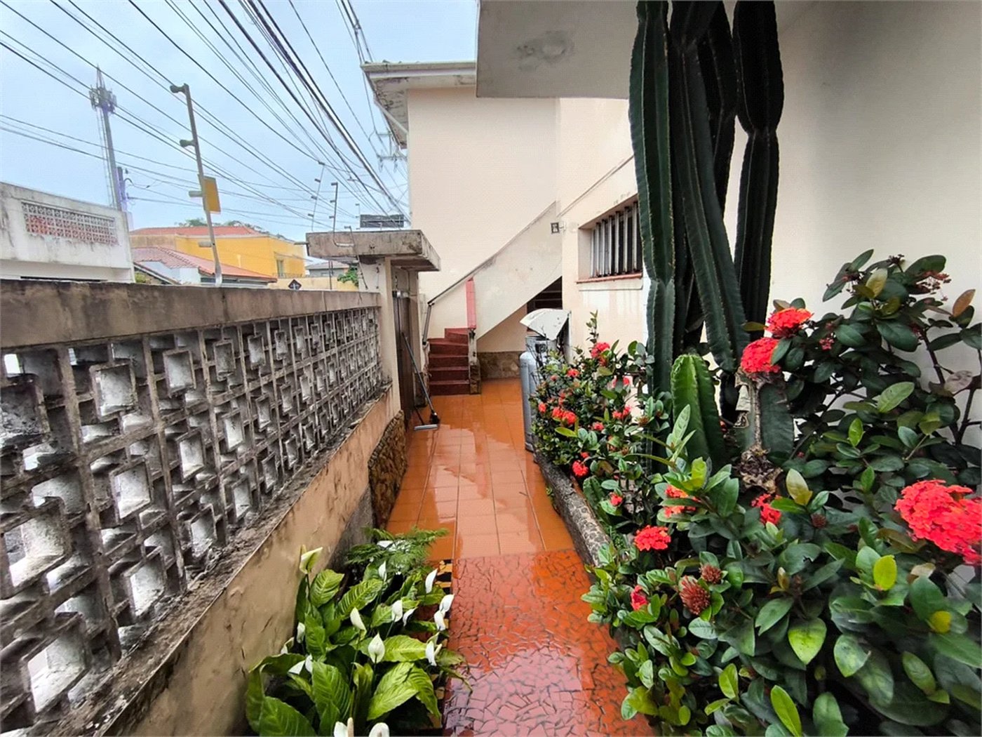 Sobrado à venda com 5 quartos, sendo 1 suíte, em Jardim Trussardi, São Paulo, SP