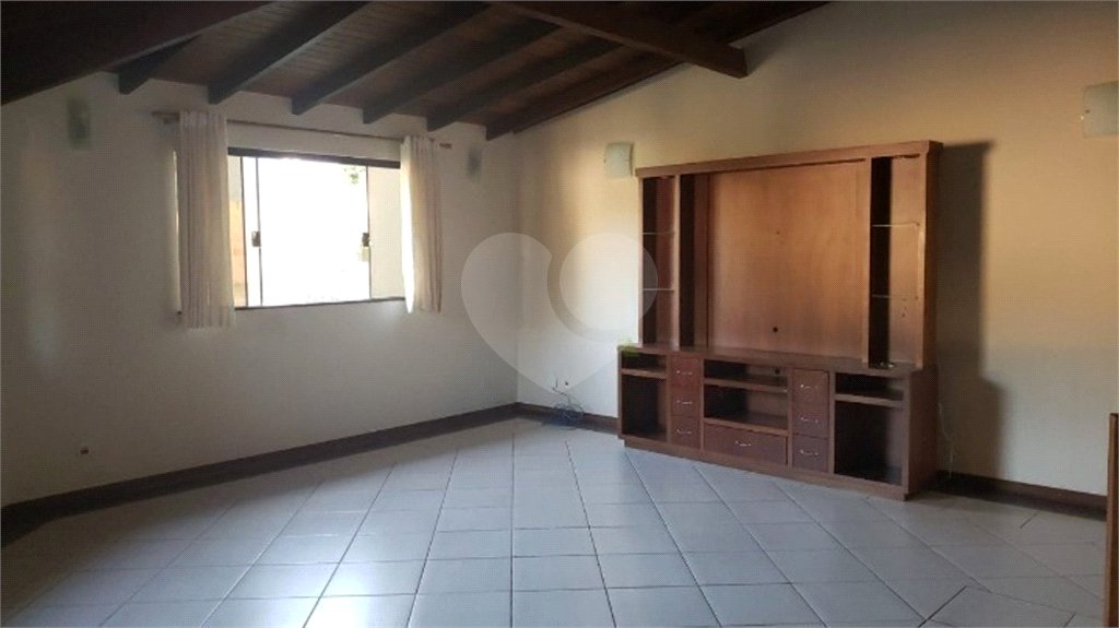 Casa com 4 Quartos para alugar - Residencial Samambaia