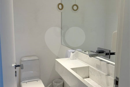 Casa à venda com 4 suítes no condomínio East Village, São Paulo - SP