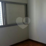 Apartamento à venda com 3 quartos, sendo 1 suíte,  em Campo Belo, São Paulo, SP