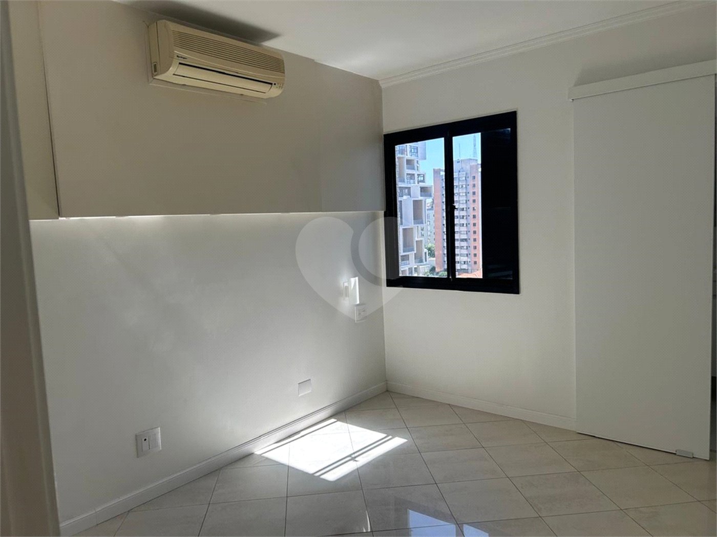 Apartamento para alugar com 3 quartos, sendo 1 suíte,  em Pinheiros, São Paulo, SP
