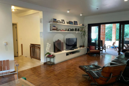 Casa à venda com 4 quartos, sendo 1 suíte, em Vila Morumbi, São Paulo, SP